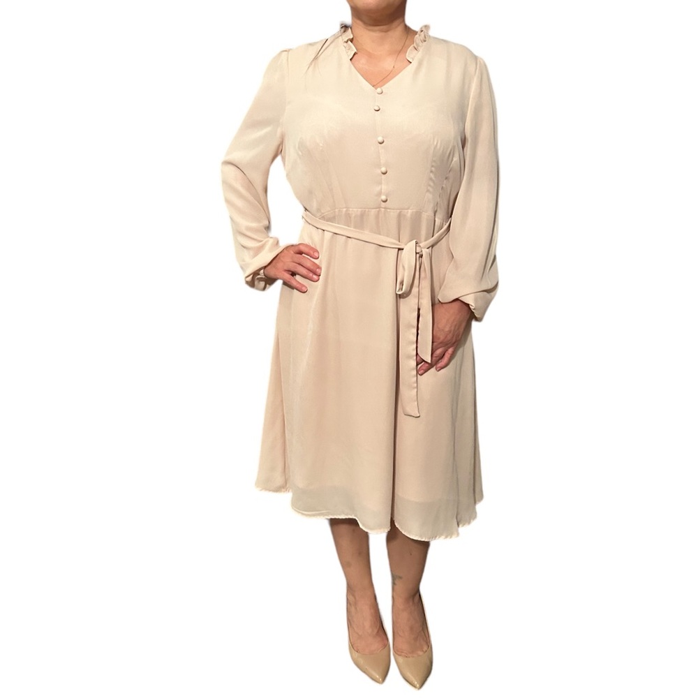 Pretty midi dress in nude!